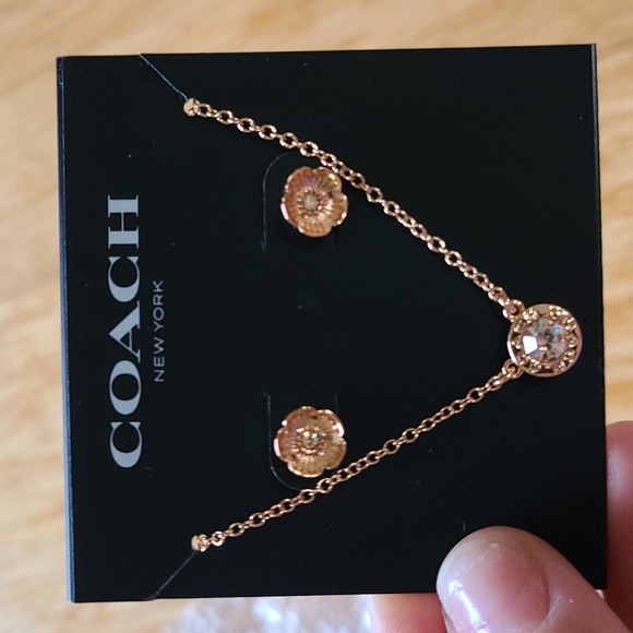 NWT Coach Open Circle Necklace + Tea Rose Stud Earrings Set - Picture 4 of 6
